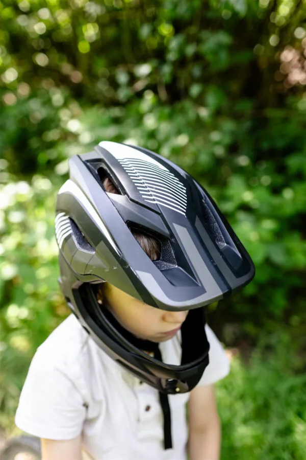 Kiddimoto S 48-52 cm Ikon 2v1 črna otroška čelada