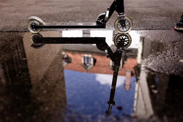 Micro Sprite LED nero Scooter per bambini
