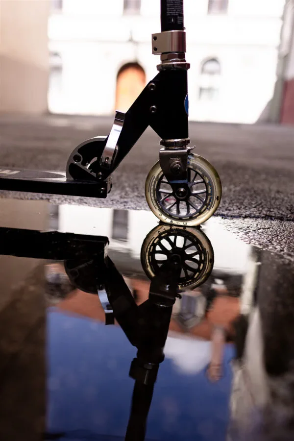 Micro Sprite LED nero Scooter per bambini