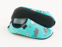 Snug water slippers shark bubbles